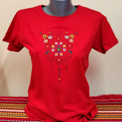 Дамска червена тениска с бродерия