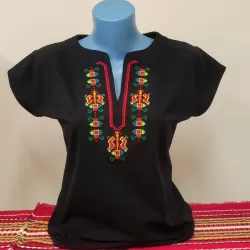 Черна  дамска тениска с бродерия