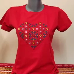 Дамска червена тениска с бродерия -  Сърце