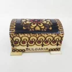 Средна дървена кутийка за бижута