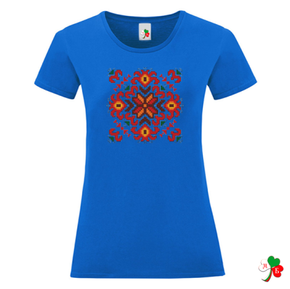 Цветни дамски тениски с народни мотиви на шевици 