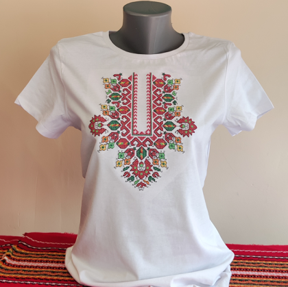 Дамска бяла тениска с бродерия 