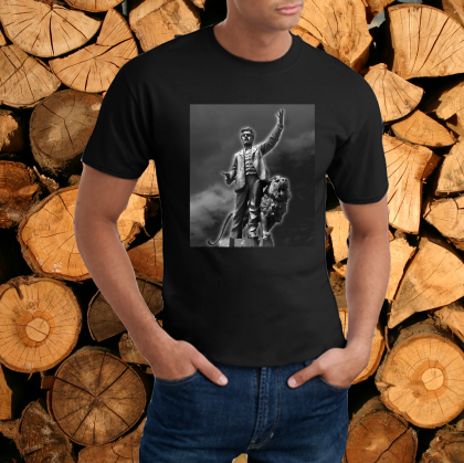 Тениска- Паметникът на Васил Левски