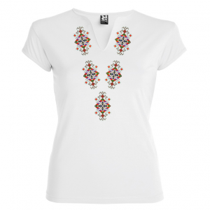 бяла Висококачествена дамска тениска с мотиви на шевици