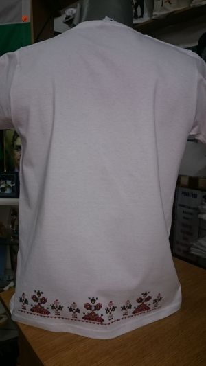Женска тениска с мотиви на шевици - вариант 2
