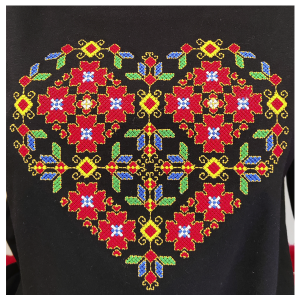 Дамска черна блуза с бродерия - Сърце