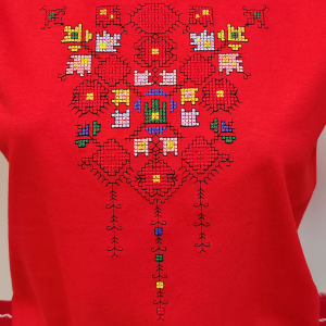 Дамска червена тениска с бродерия