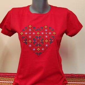 Дамска червена тениска с бродерия -  Сърце
