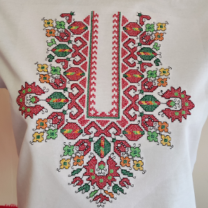 Дамска бяла тениска с бродерия 