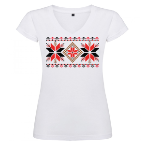 Дамска бяла тениска - V образно деколте с народни мотиви