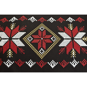 Дамска черна тениска с бродерия 