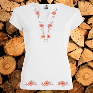 Бяла висококачествена  дамска тениска с фолклорни цветни мотиви